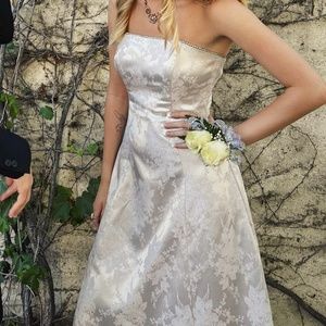 JUMP dress, light pink/white, fits a small or medium